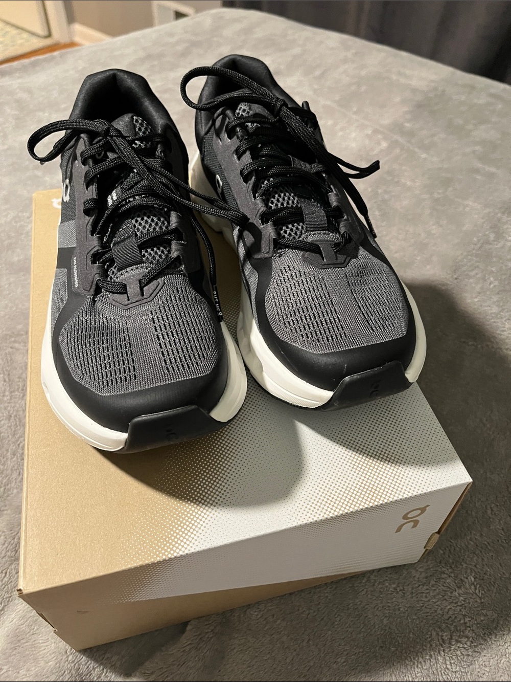 On Women’s Cloudrunner 2 Running Sneakers Sz 8 - Picture 2 of 5